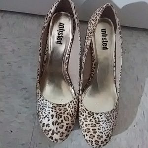 Leopard pumps